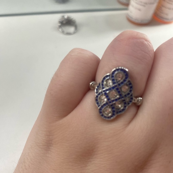 Size 9 ring - Picture 3 of 3